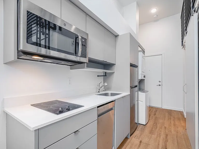 5637 University Way NE — Photo 17