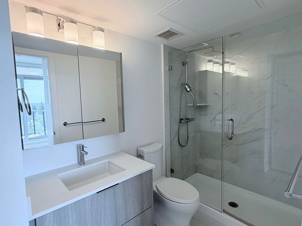 2 bedroom rental in Surrey — photo 10