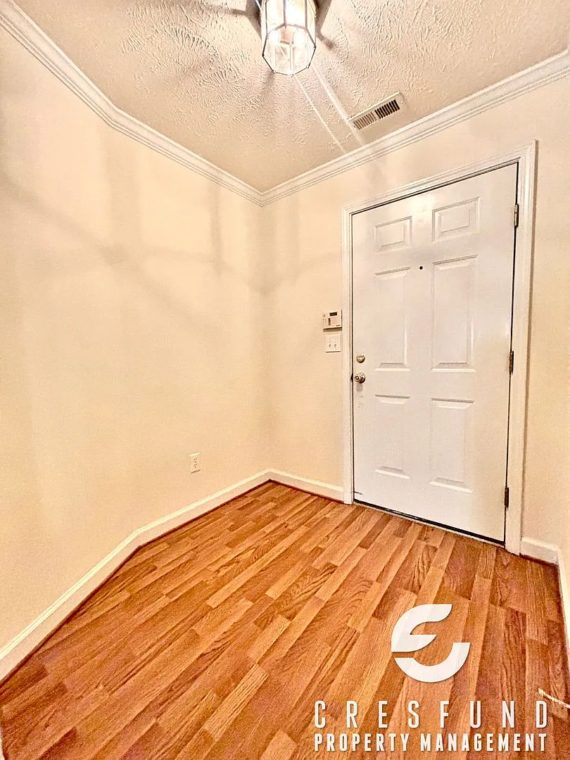 2 Bed, 2 Bath - Brand New Carpet Ready For Move In Today! — Photo 3