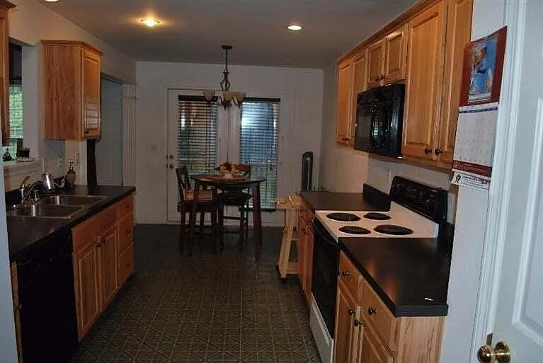 581 Forest Hill Dr — Photo 5
