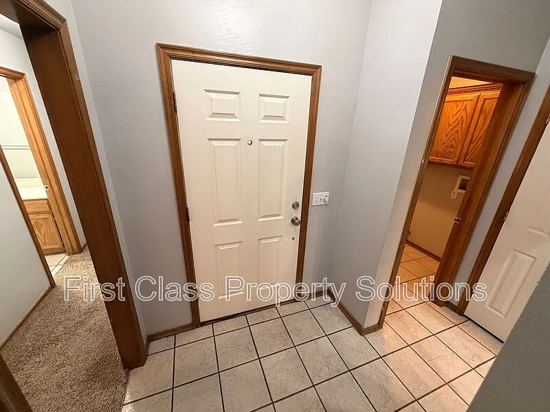 3 bed, 2.0 bath, 1395 sqft, $1,500 — Photo 2