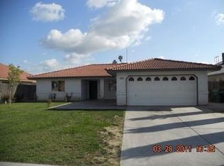1075 Martin Ave, Earlimart, CA 93219