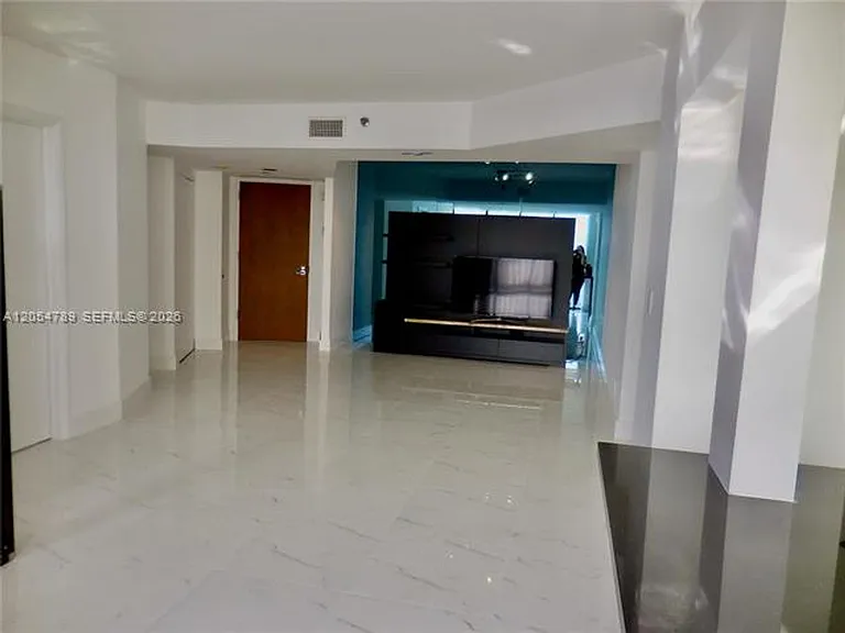 1000 Island Blvd #CU-2308 — Photo 9