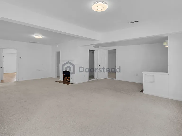 5536 38th Ave NE — Photo 9