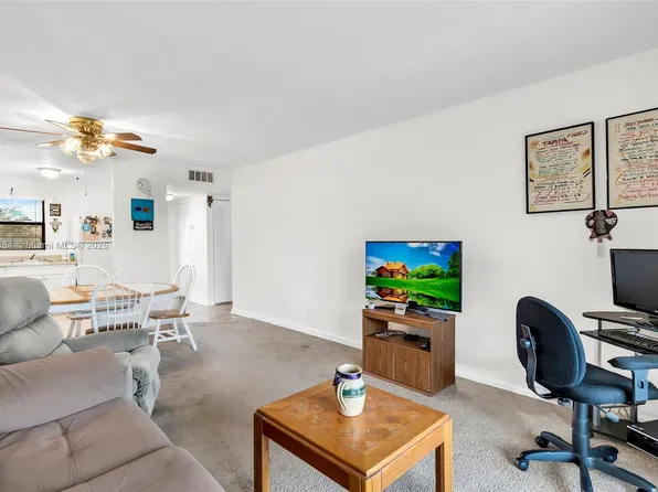 10466 Sunrise Lakes Blvd APT 305, Sunrise, FL 33322