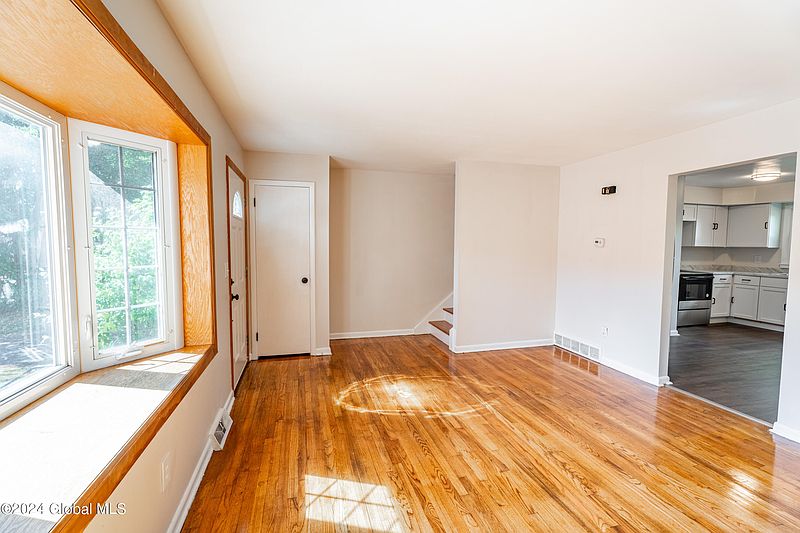 5th image of 19 Garland Court