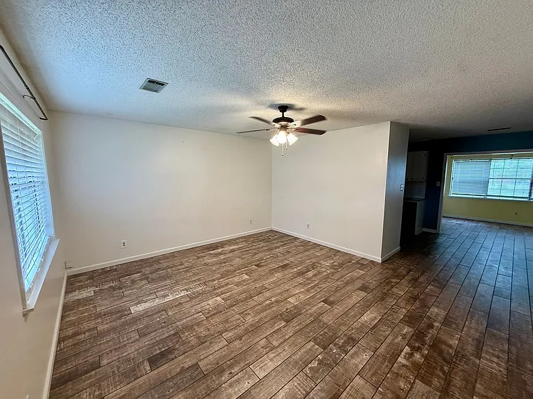 1116 W Nettleton Ave — Photo 5