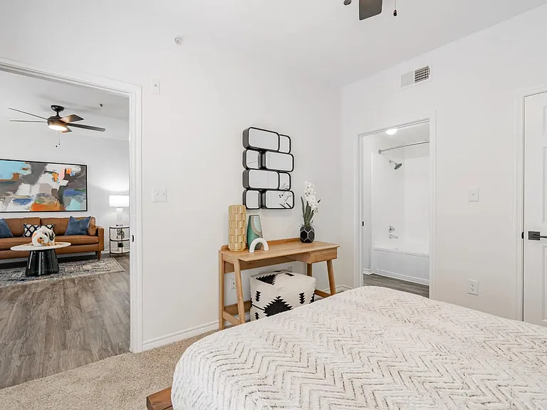 9th Street Apartments — Photo 15