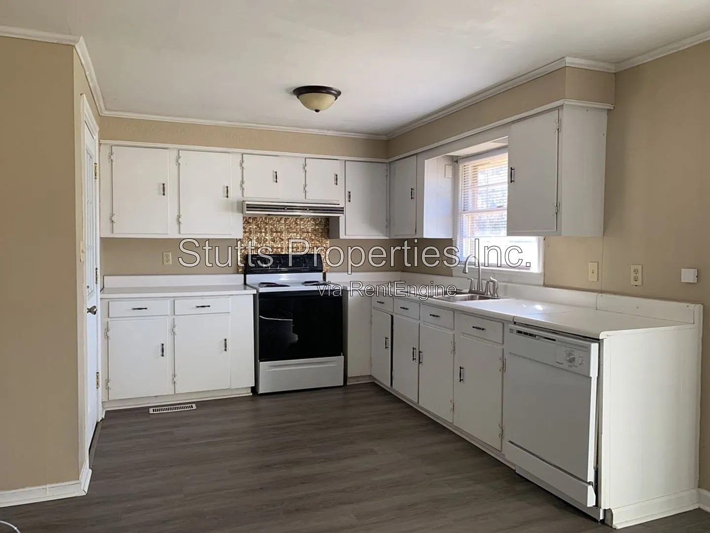 3 bed, 2.0 bath, 1370 sqft, $1,195 — Photo 3