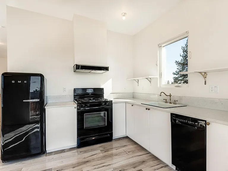 1325 NW Albany Ave #2 — Photo 3