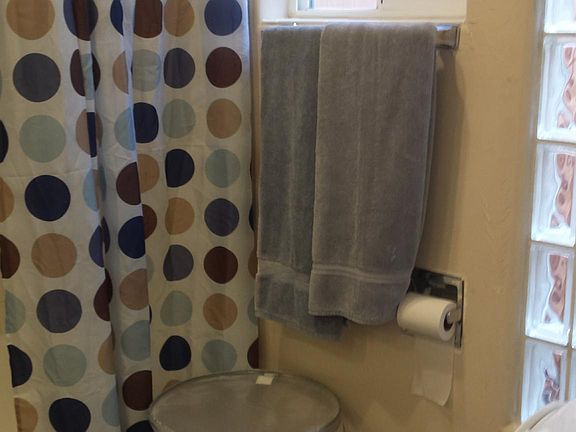 5th image of 555 Forest Ave APT 9