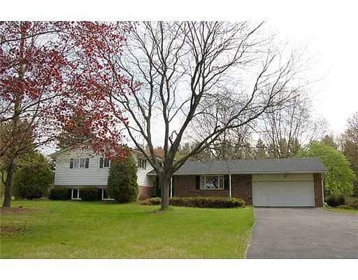9077 Moon Rd photo 1