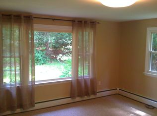 27 Hunting Lodge Rd, Mansfield, CT 06268