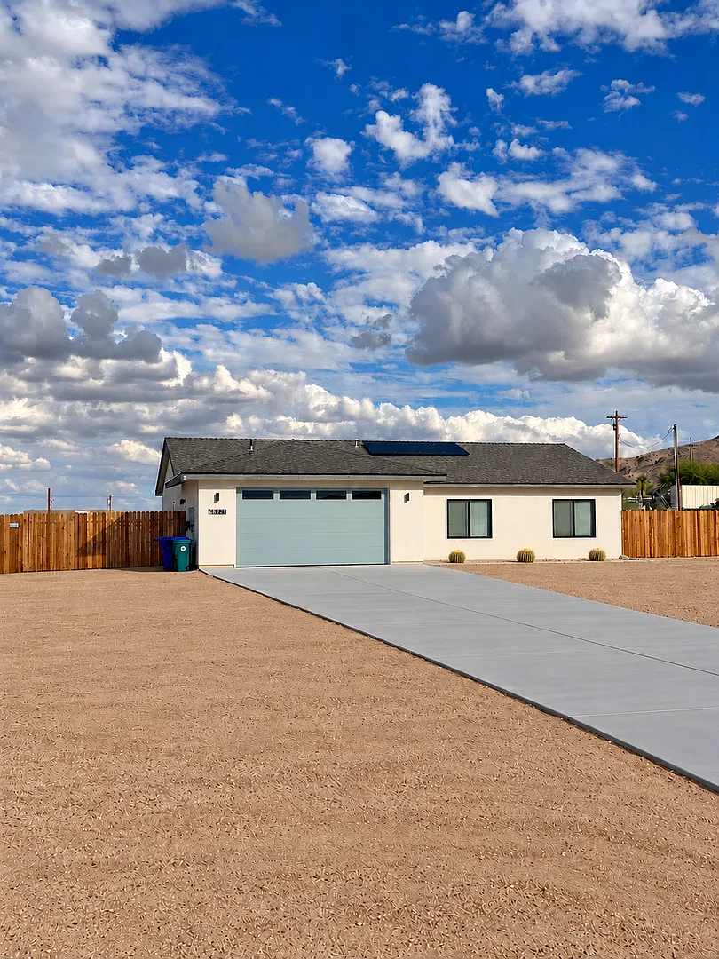 Gorgeous 4 Bedroom 2 Bathroom Home — Photo 2