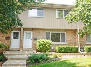 232 George St, Barrington, IL 60010