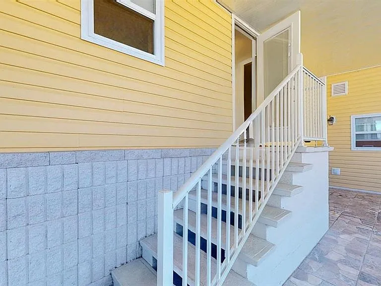10728 Poplar St NE — Photo 44