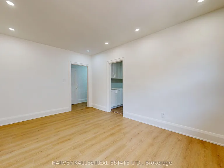 1216 Avenue Rd #2 — Photo 15