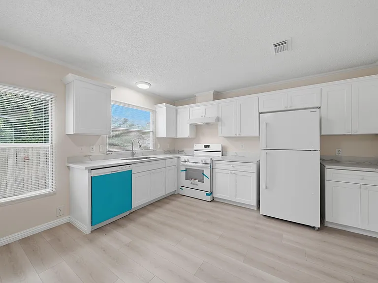 11730 Greenglen Dr — Photo 14