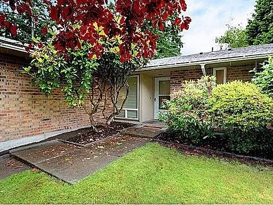 1215 169th Ave NE photo 1