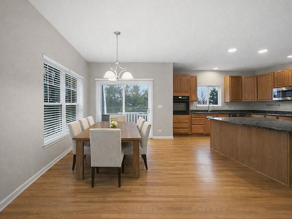 4th image of 1160 Longwood Dr