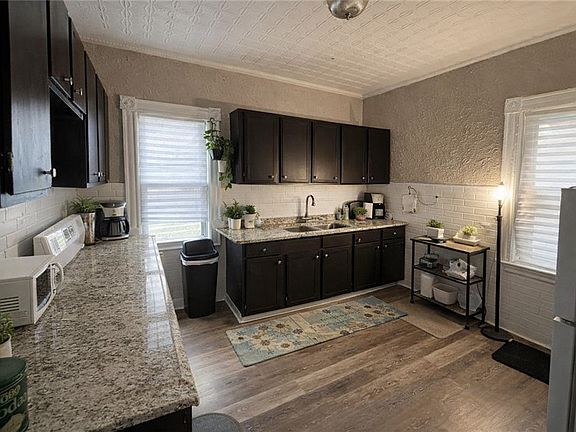 2nd image of 933 Jefferson Ave