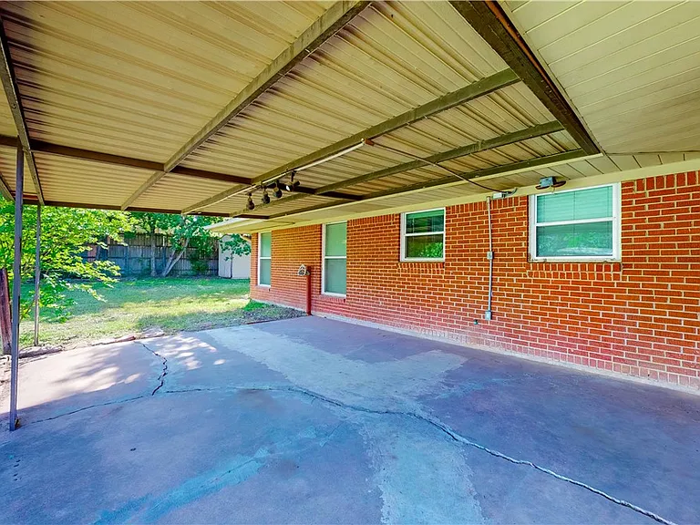 2104 Elmwood Dr — Photo 34