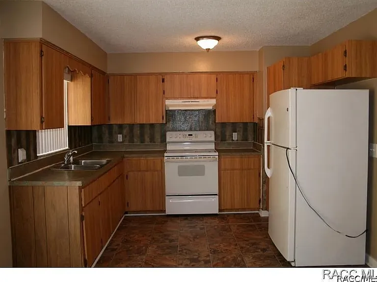 3633 E Byrd St — Photo 2