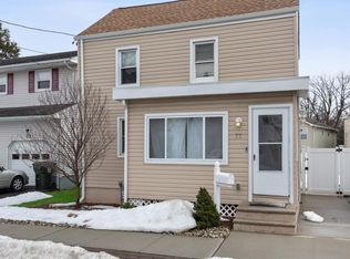 77 2nd St, Woodbridge, NJ 07095