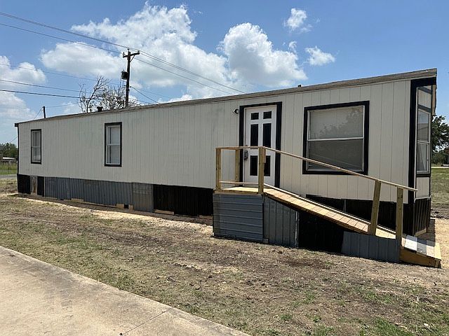 OUTSIDE OF TRAILER