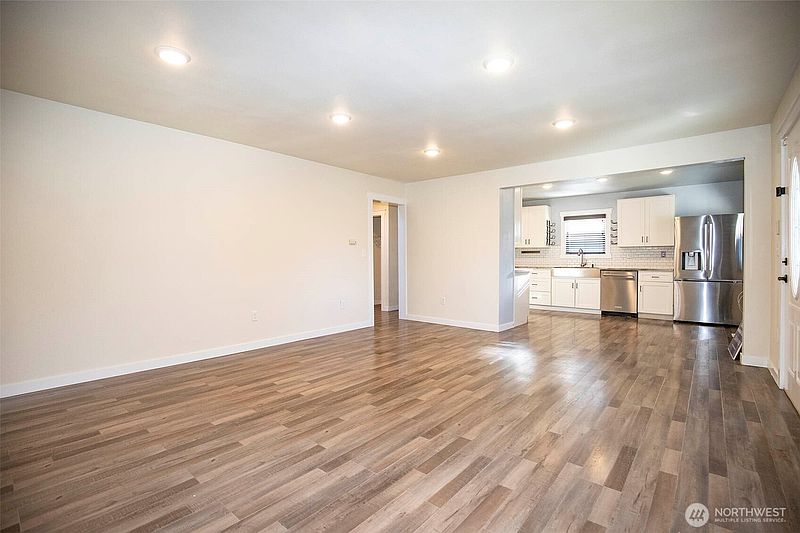 4th image of 1204 4th Avenue SE