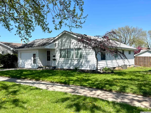 602 Freeman St, Charles City, IA 50616