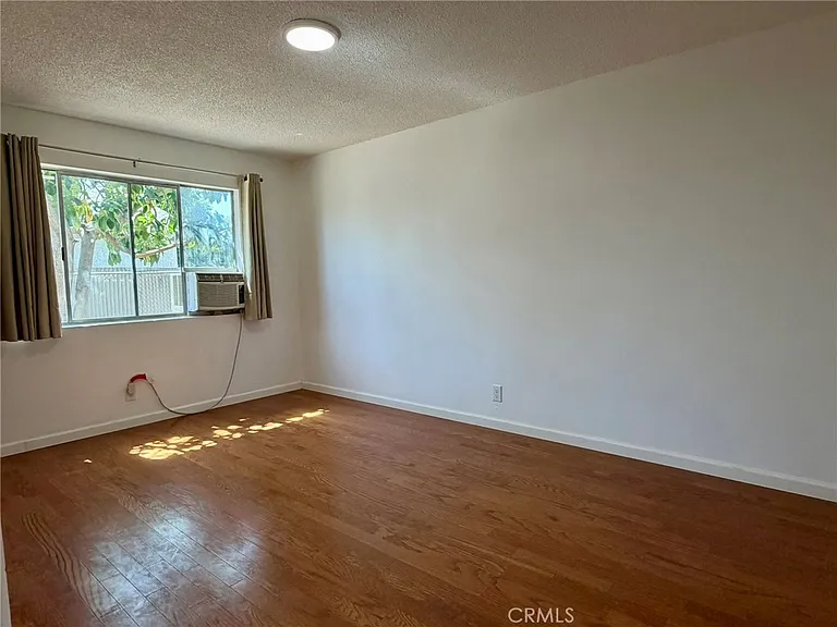 1018 W 3rd St #2 — Photo 8