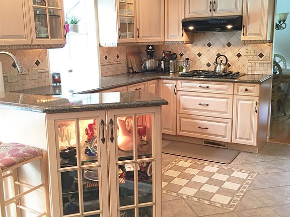 Gourmet kitchen