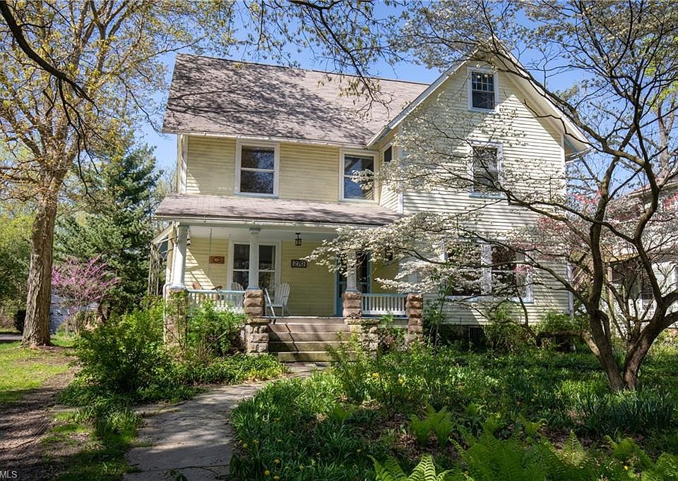 1st image of 270 E College St