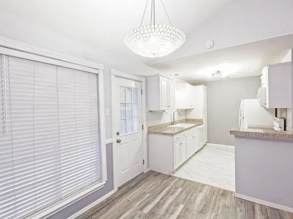 10590 High Hollows Dr APT 284, Dallas, TX 75230