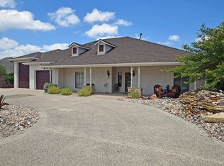 1900 Summit Ridge Dr N, Kerrville, TX 78028