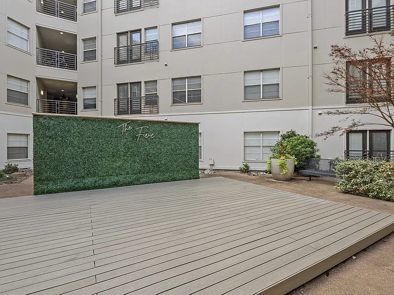 5 Mockingbird Apartments — Photo 35