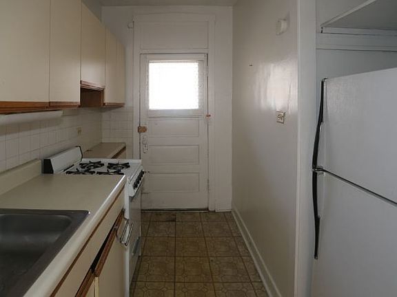 2nd image of 626 W Cornelia Ave #N3