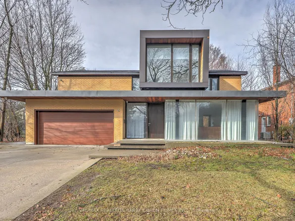 6 Bannatyne Dr, Toronto, ON M2L 2N7