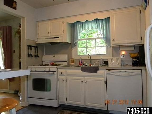 3rd image of 19 Covington Dr