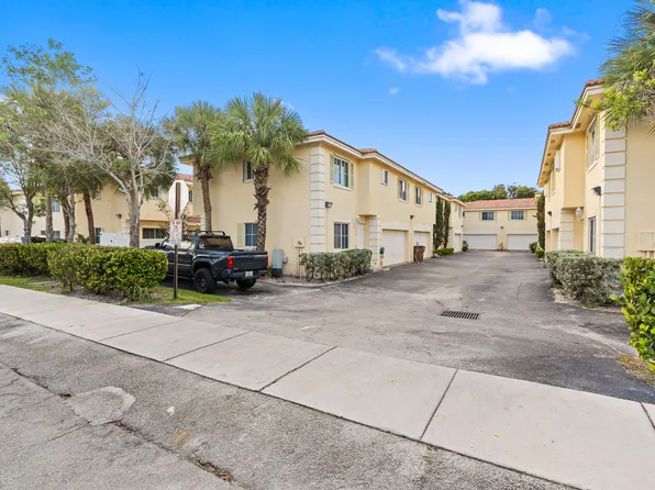 176 SE 2nd Street SE, Deerfield Beach, FL 33441