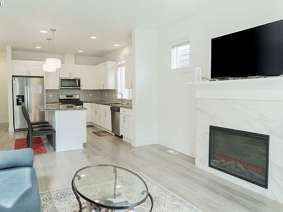 4th image of 3029 SW Sherman Pl