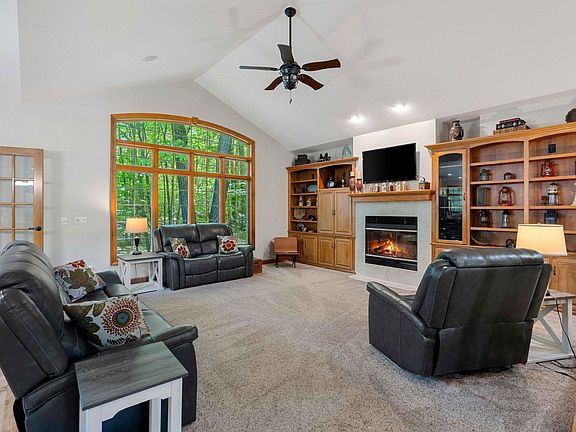 4th image of 3422 Blackberry Ln