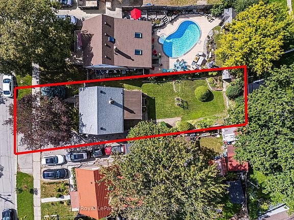 4th image of 68 Allenby Ave