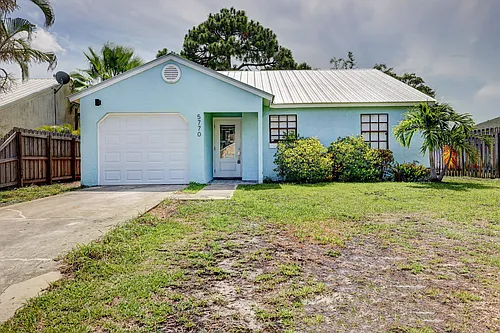 5770 SE Wilsie Dr Photo 1