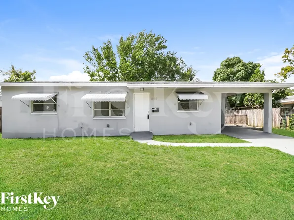 844 Date Palm Dr, Lake Park, FL 33403