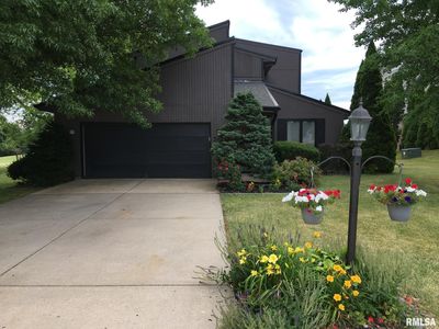 7404 N Radnor Rd, Peoria, IL, 61615