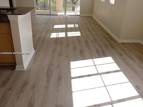 5th image of 2493 Centergate Dr APT 204