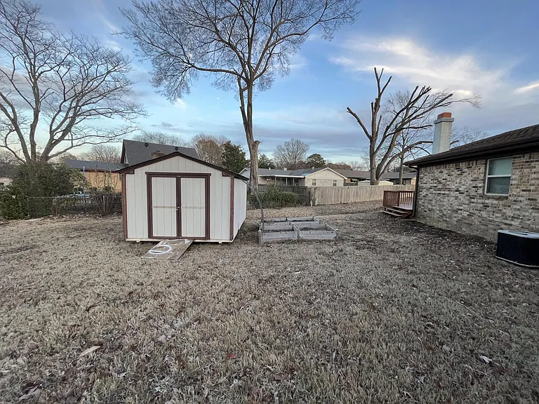 113 Cornwall Ct — Photo 35