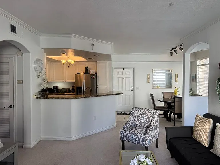 9263 Regents Rd #B210 — Photo 1